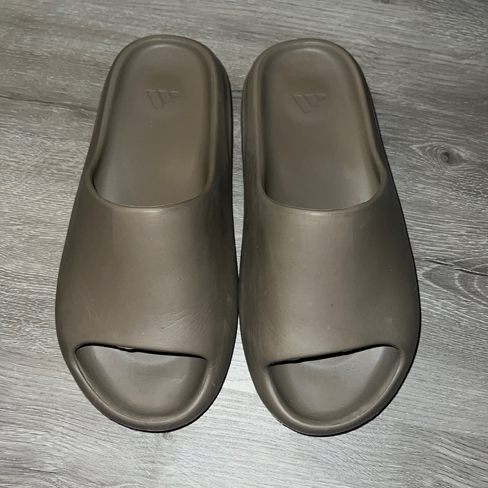 Yeezy slides earth brown